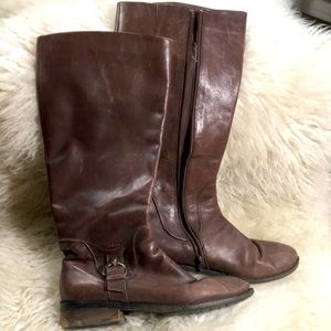 Me Too tall brown zip up below the knee boots- women size 9M!